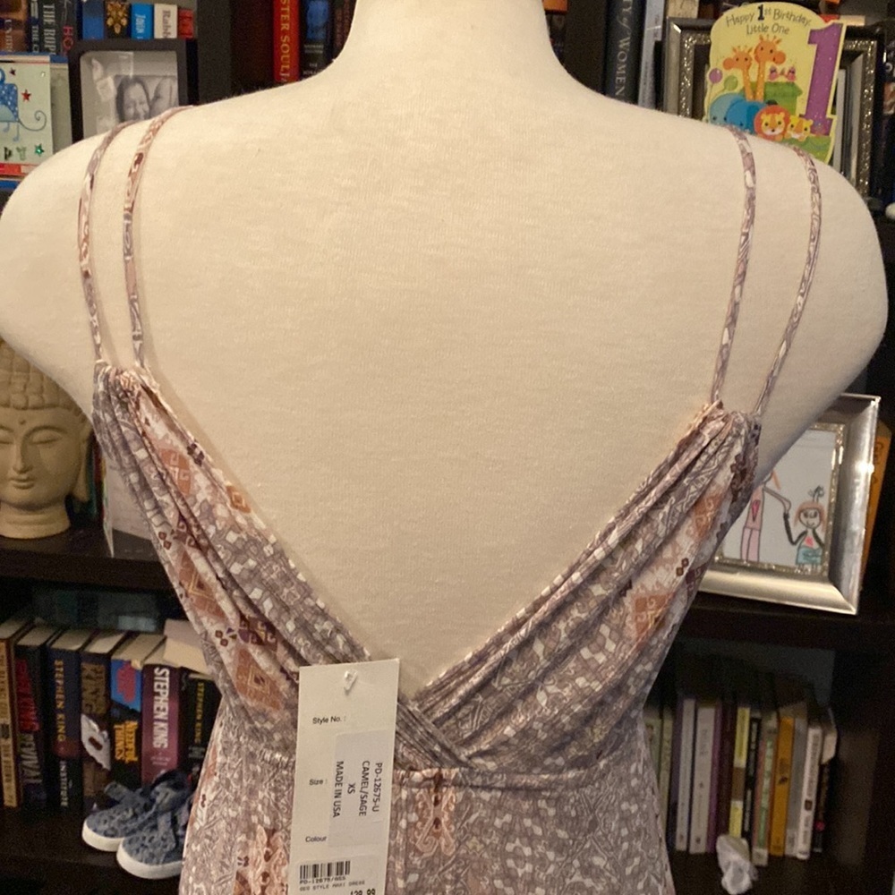 Beautiful Papillion (Butterfly) Maxi Dress NWT - Picture 5 of 9